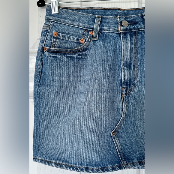 🔥HP🔥 LEVI’S Denim Mini Skirt in Size 27 - Picture 8 of 13